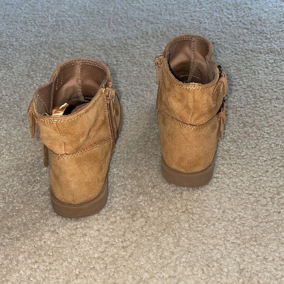 EUC-Cute Little Girls Size 11 Boots From Old Navy 💜Bundle your likes and save💜 - Picture 3 of 5
